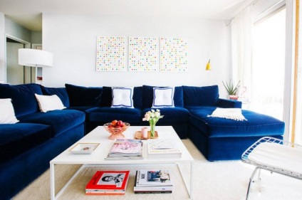 Canapea albastra in interiorul livingului (50 de poze)