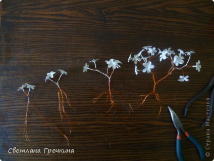 Sovushka din papier-mache și copac cu flori de sârmă