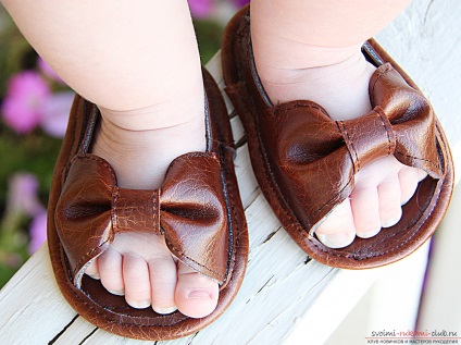 Creăm sandale de copii frumoase și confortabile cu mâinile noastre, le facem destul de simplu,