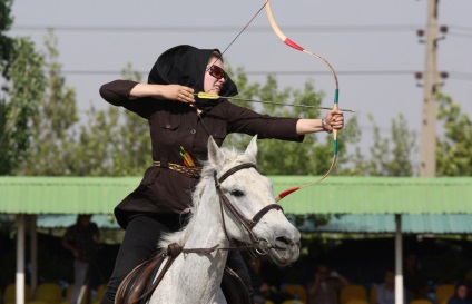 Tir cu arcul de la un cal