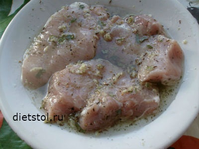 Carne de porc prăjită cu usturoi și condimente, rețetă cu fotografie