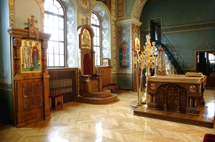 Descrierea, descrierea, istoria, fotografia, adresa exacta a Manastirii Sfanta Treime