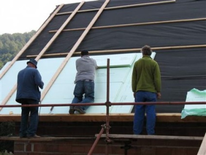 Tehnologia izolației acoperișului și a acoperișului cu material plastic spumos