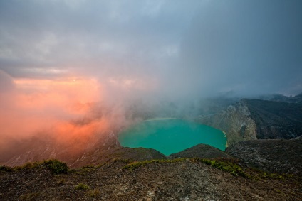 Lacuri unice colorate în craterul vulcanului kelimutu - știri în fotografii