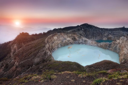 Lacuri unice colorate în craterul vulcanului kelimutu - știri în fotografii