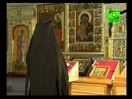 Rugăciunile de dimineață sunt citite de preoții ortodocși