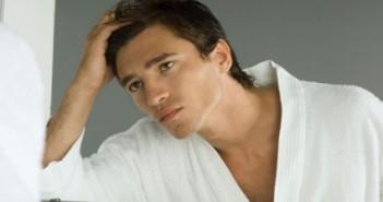 Hajhullás a férfiak az élet korai szakaszában okoz és kezelésére kozmetikai és népi jogorvoslat