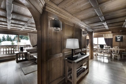 Decoratiuni interioare in stilul unei cabane este ca un dormitor, camera de zi, bucatarie si mansarda in stil