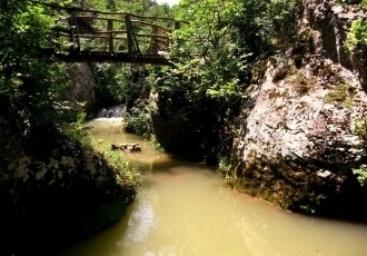 Cascade de câini calzi, Emen și Krushun, Bulgaria