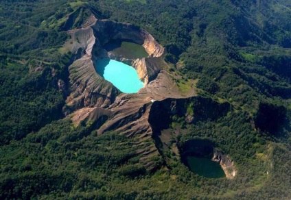 Volcano kelimutu