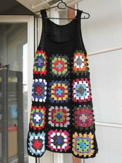 Îmbrăcăminte tricotată de motive pătrate