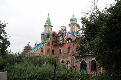 Temple minden vallás Kazan növekedni fog Thai pagoda, esti Kazan