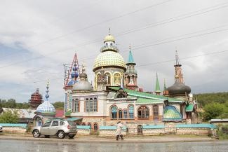 Temple minden vallás Kazan növekedni fog Thai pagoda, esti Kazan