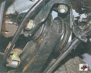 Înlocuirea unui fascicul de suport pentru suspensie spate pe masina unui Prior VAZ 2170