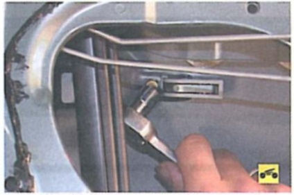 Înlocuirea încuietorii și a mânerului exterior al unei uși din spate - un lanter Mitsubishi 9 (lanț mitsubishi)