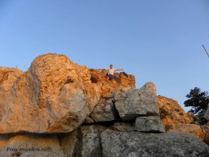 Kantara Castle, или най-романтичната крепостта на Северен Кипър в лъчите на залязващото слънце