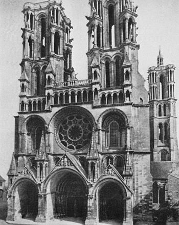 Fațada de vest a catedralei Notre-Dame din Paris