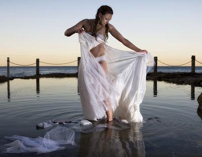 Magazin - trash the dress - búcsú a ruha