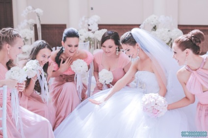 A hófehér damaszt acél propionsav esküvői és Anastasiya