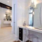 Boudoir fotografie în interior, opțiuni pentru masă și oglinzi în apartament