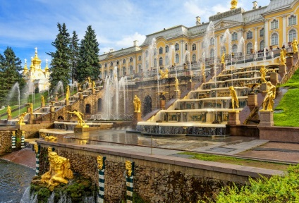 Mi vonzza a turistákat St. Petersburg