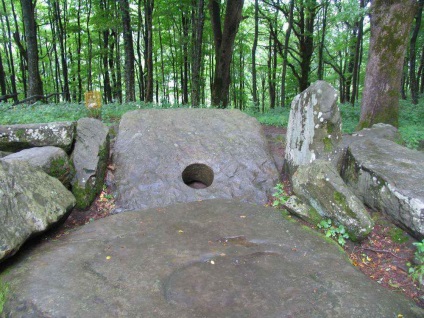 Dolmens pe teritoriul Krasnodar din Caucaz - colibe eroice sau case ale sufletului