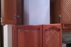Interiorul bucătăriei cu recepții de proiectare a cazanelor de încălzire