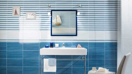 Interiorul băii cu cabină de duș combinată cu o toaletă - opțiuni cu fotografie