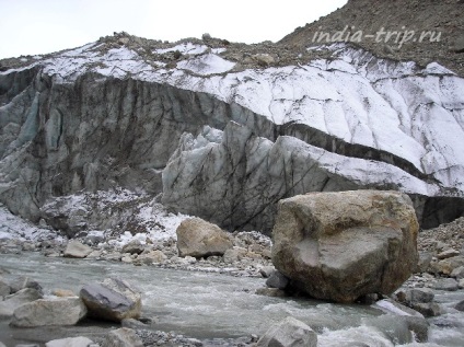 Sursa ganga - gheață pe gheață în Himalaya, India