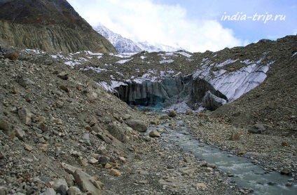 Sursa ganga - gheață pe gheață în Himalaya, India