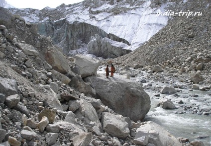 Sursa ganga - gheață pe gheață în Himalaya, India