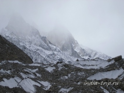 Sursa ganga - gheață pe gheață în Himalaya, India