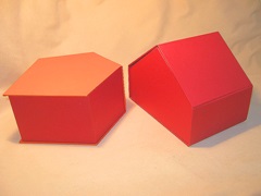 Efectuați cutii de cadouri cu magneți și acoperiți partea inferioară a plăcii de legare