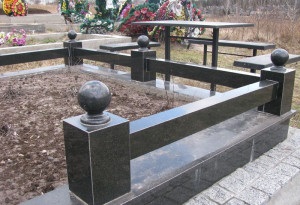 Realizarea unui soclu pentru morminte - atelierul lui Novikov - realizarea de monumente