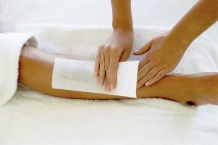 Cum se face depilarea picioarelor sau într-o zonă intimă, ceară, pastă de zahăr, fotografie și video