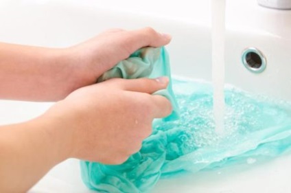 Cum să spăl guașă de la haine la domiciliu