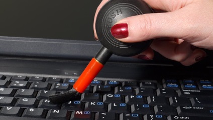 Cum de a curăța o tastatură laptop acasă