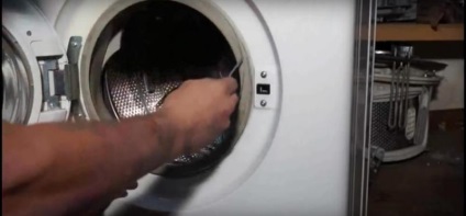 Hogyan változtassuk meg a mandzsetta mosógépben HOTPOINT-ARISTON