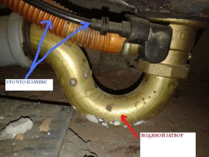 Mi a különbség a normál vízelvezető a fürdőben volt, hogy a víz pecsétet, és nem volt szaga