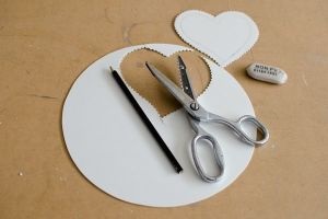 Cum să faci o hârtie de Valentine într-o tehnică de quilling