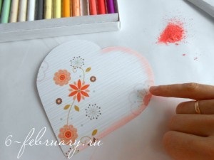 Cum să faci o hârtie de Valentine într-o tehnică de quilling