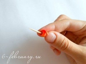 Cum să faci o hârtie de Valentine într-o tehnică de quilling