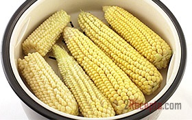 Hogyan készítsünk kukoricát egy multivárkában - lépésről-lépésre receptet egy fotóval