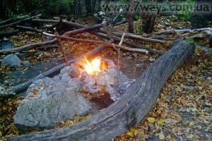 Bonfire într-o excursie pe jos cum să alegi un loc pentru un incendiu, cum să dai un șemineu, cum să luminezi în mod corespunzător un foc