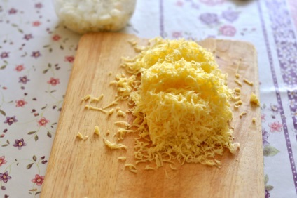 Găluci de pui cu umplutură de brânză - rețetă pas cu pas cu fotografie