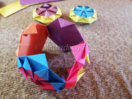 Kusudama de șase module pătrate