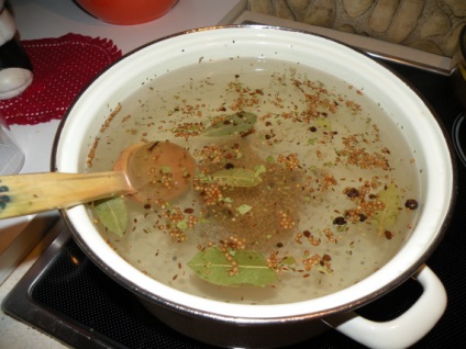 Castraveți crocci, ușor sărate, într - un borcan și pan - rețetă pentru gătit instantaneu cu apă clocotită (fierbinte