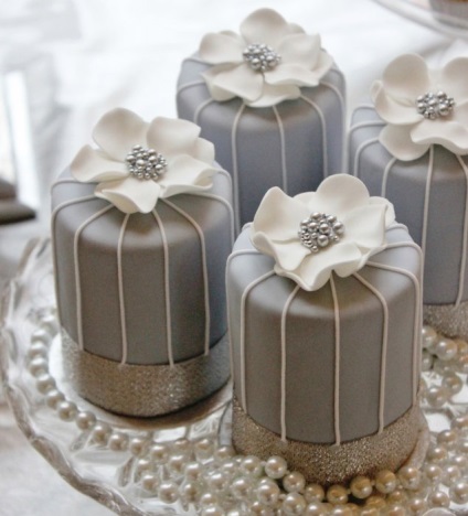 Mini prăjituri pentru nuntă