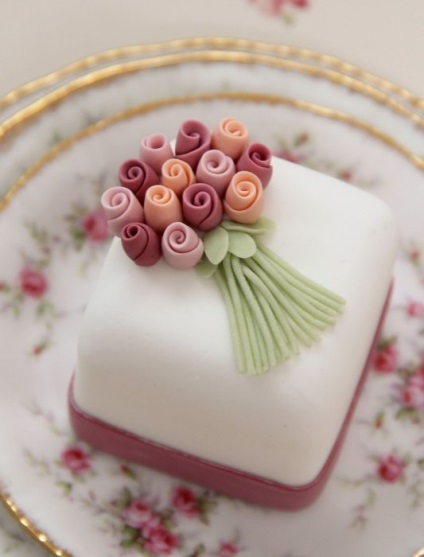 Mini prăjituri pentru nuntă