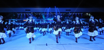 Ansamblul legendelor mondiale - luminile anatoliei - conduce turnarea dansatorilor